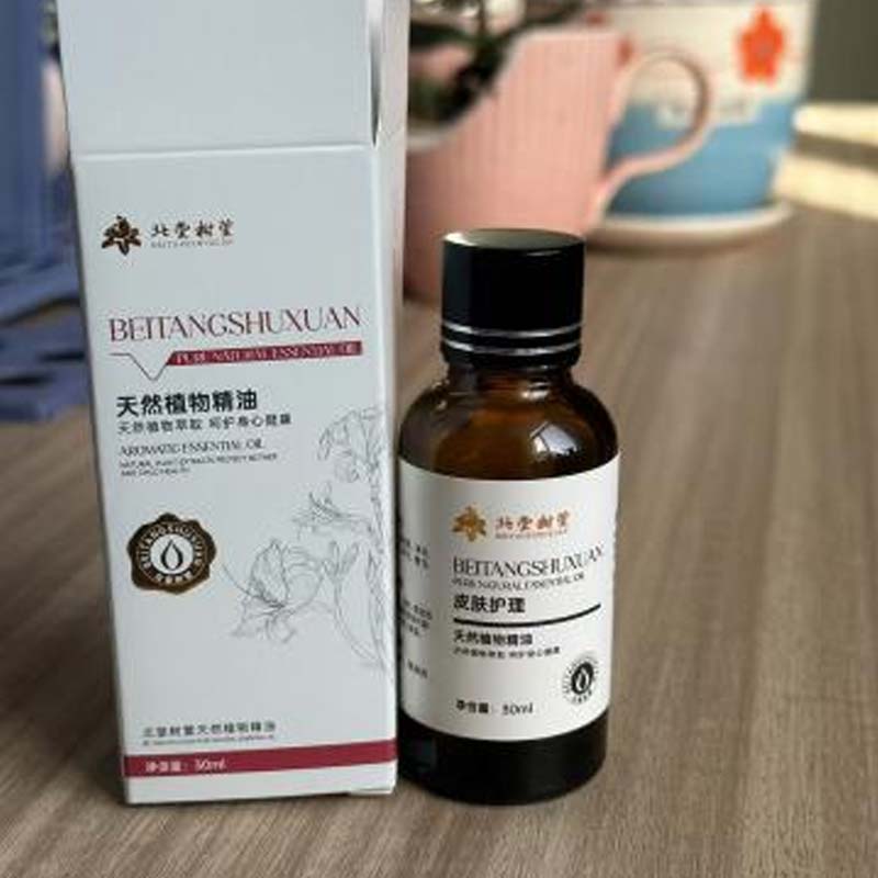 இயற்கை துவர்ப்பு மற்றும் சமநிலைப்படுத்தும் அத்தியாவசிய எண்ணெய் இயற்கை துவர்ப்பு மற்றும் சமநிலைப்படுத்தும் அத்தியாவசிய எண்ணெய்